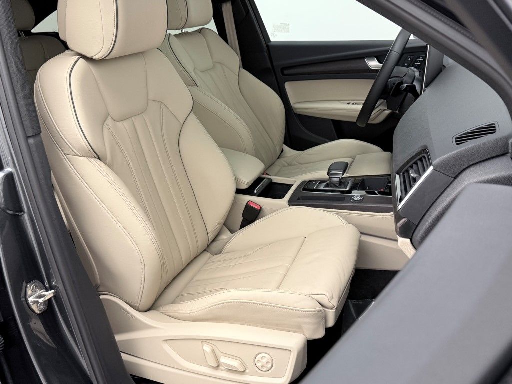 Thumbnail: 2022 Audi Q5 - 22