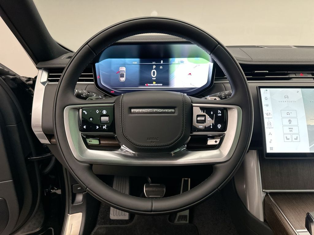 2025 Land Rover Range Rover SE 13