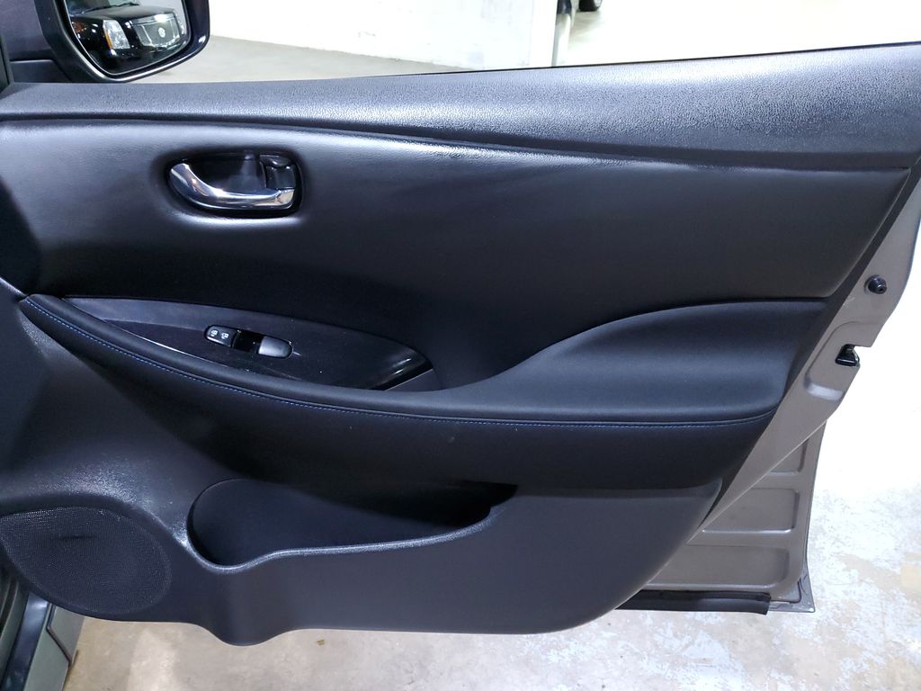 2021 Nissan LEAF SV photo