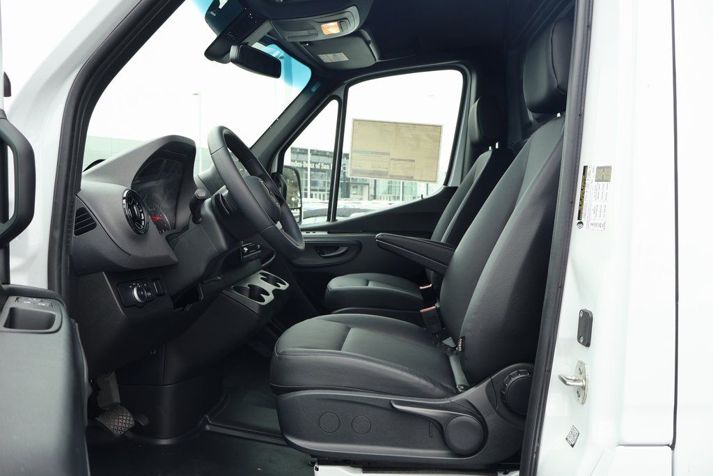 Thumbnail: 2025 Mercedes-Benz Sprinter - 5
