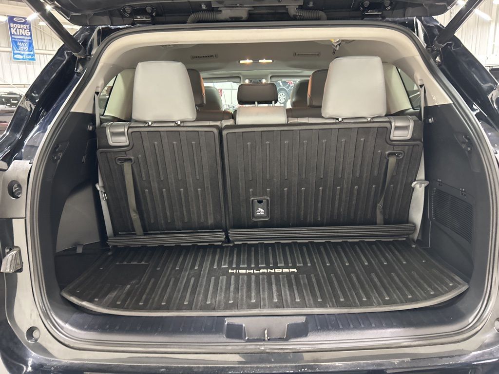 used 2021 Toyota Highlander car, priced at $34,908