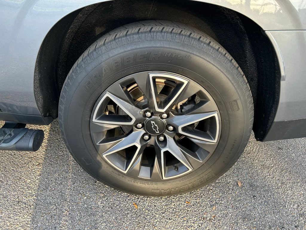 Thumbnail: 2022 Chevrolet Suburban - 9