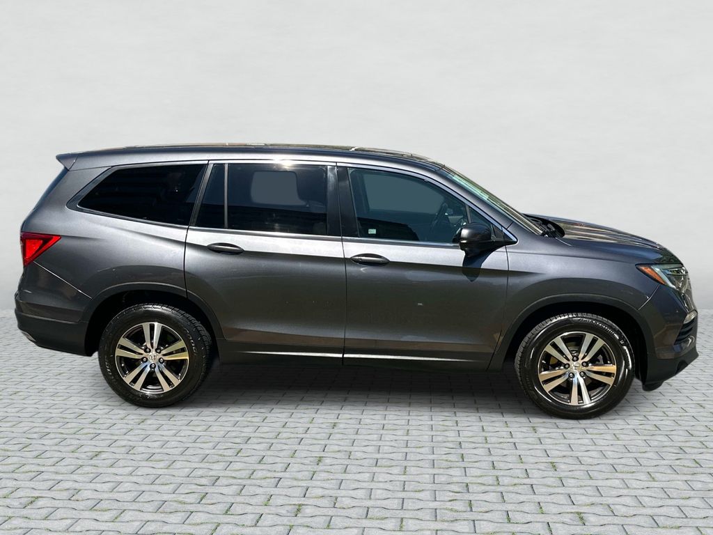 Thumbnail: 2017 Honda Pilot - 4