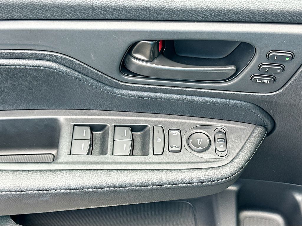2025 Honda Odyssey EX-L 19