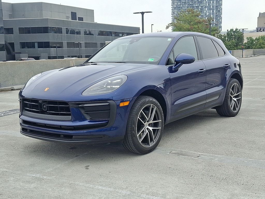 Thumbnail: 2025 Porsche Macan - 1