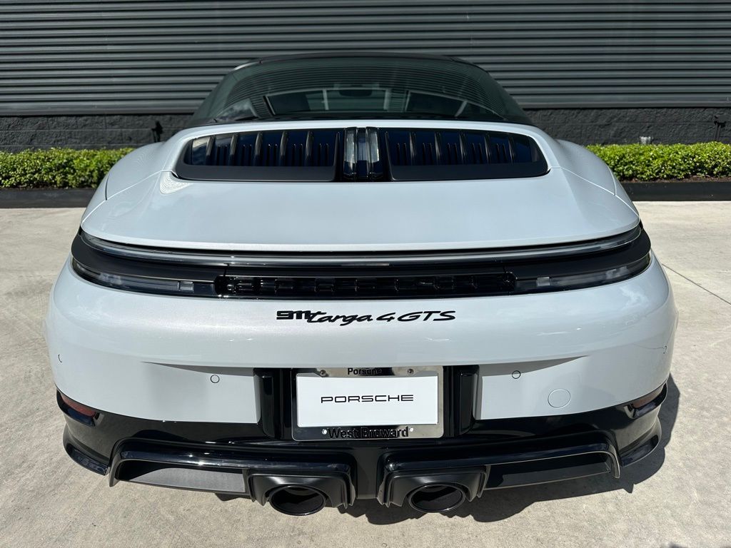 Thumbnail: 2026 Porsche 911 - 13