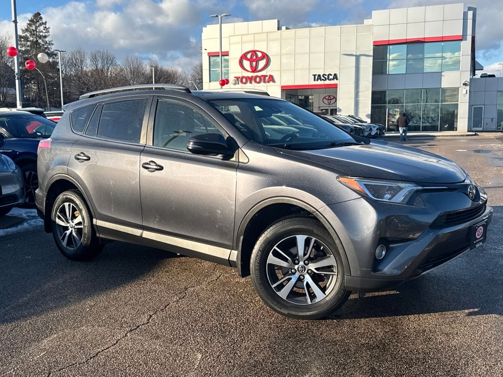 2017 Toyota RAV4 XLE's photo