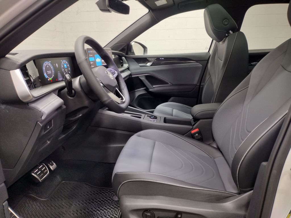 2025 Volkswagen Tiguan 2.0T SE R-Line Black