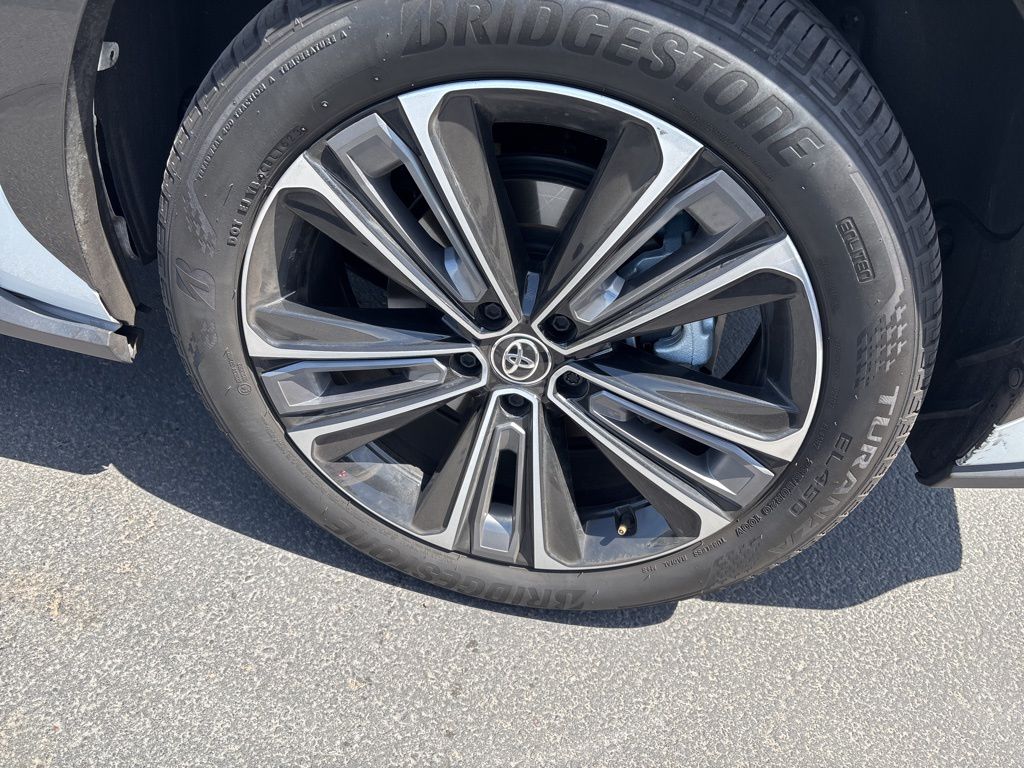 2023 Toyota bZ4X Limited 5