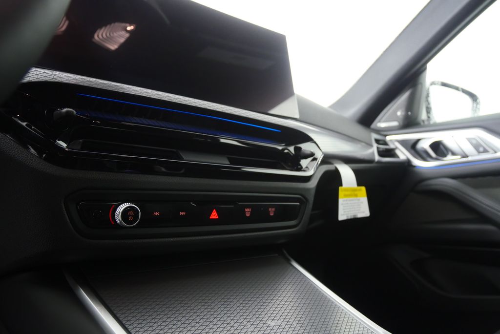 Thumbnail: 2025 BMW i4 - 21