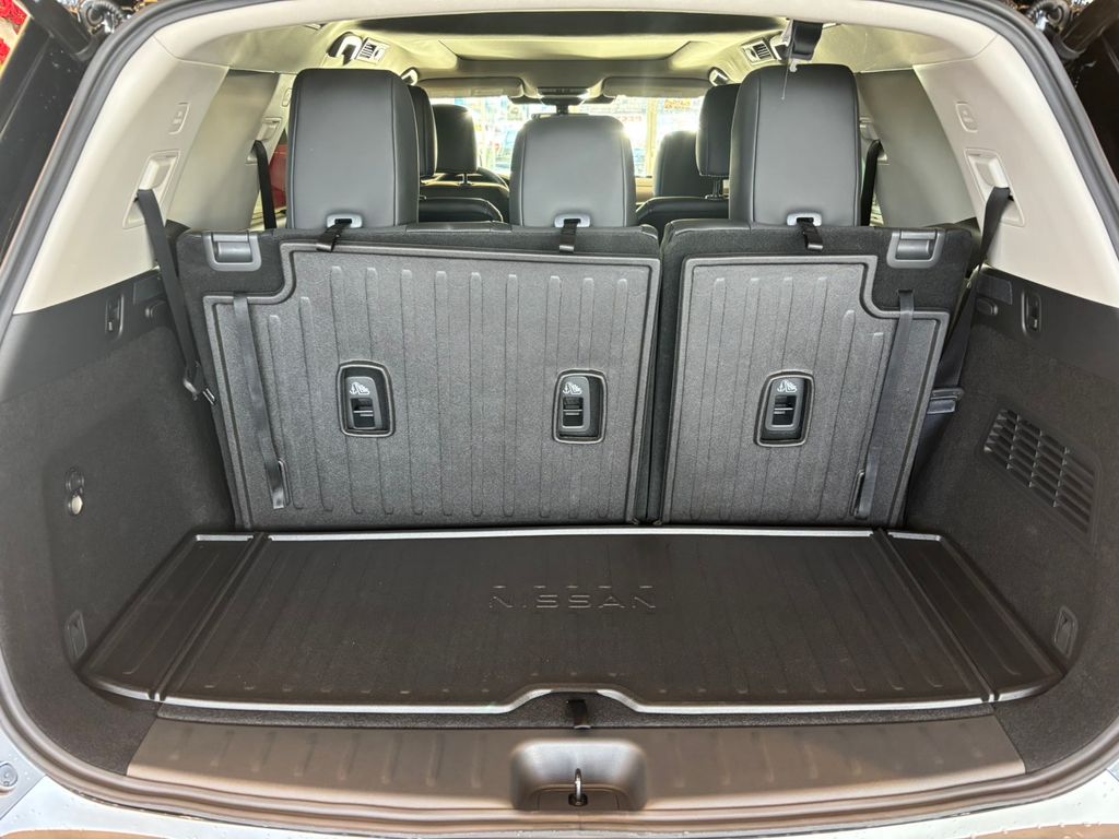 2025 Nissan Pathfinder Platinum