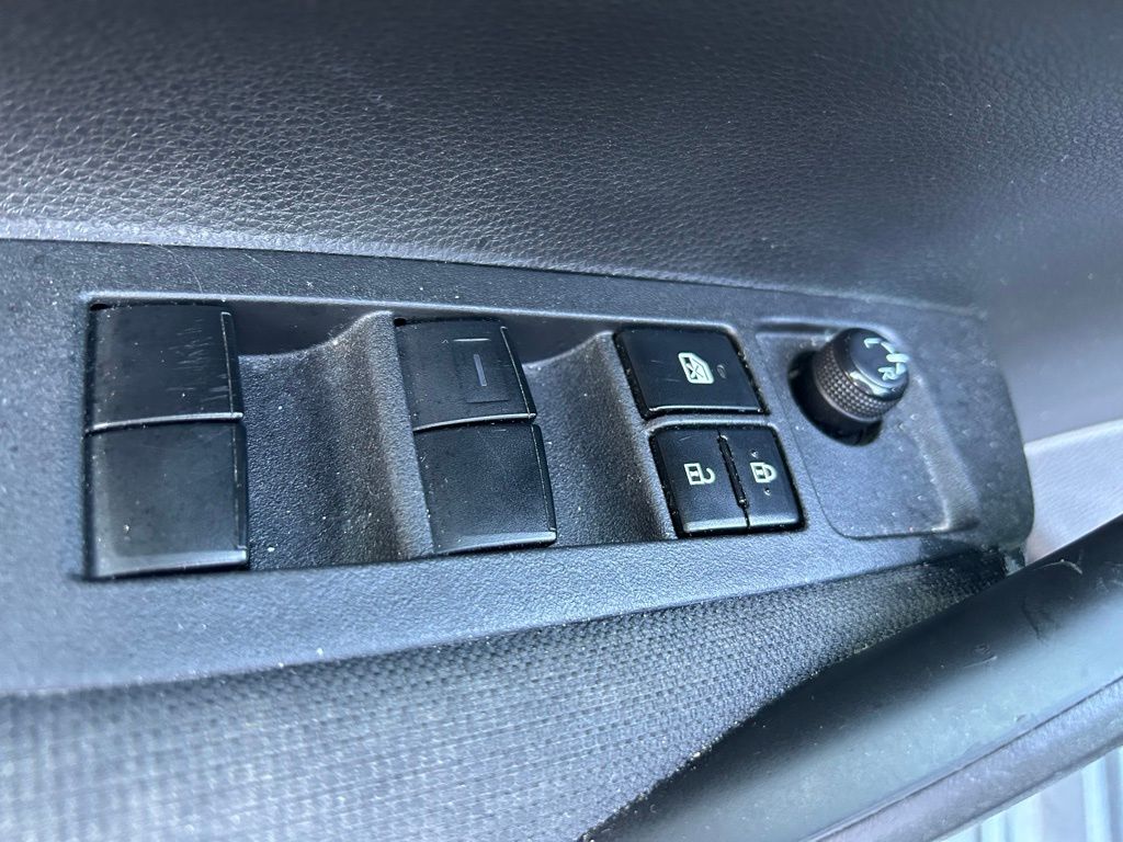 2021 Toyota Corolla LE 16