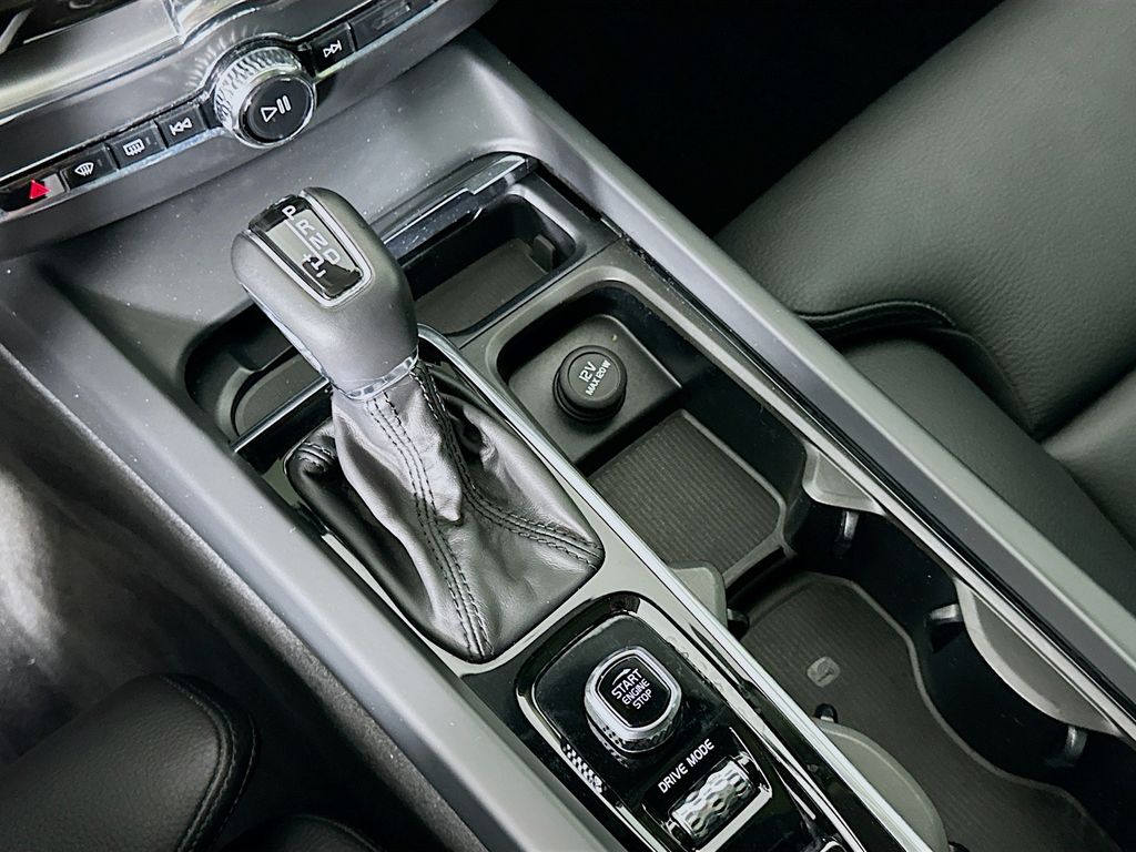 Thumbnail: 2019 Volvo XC60 - 17