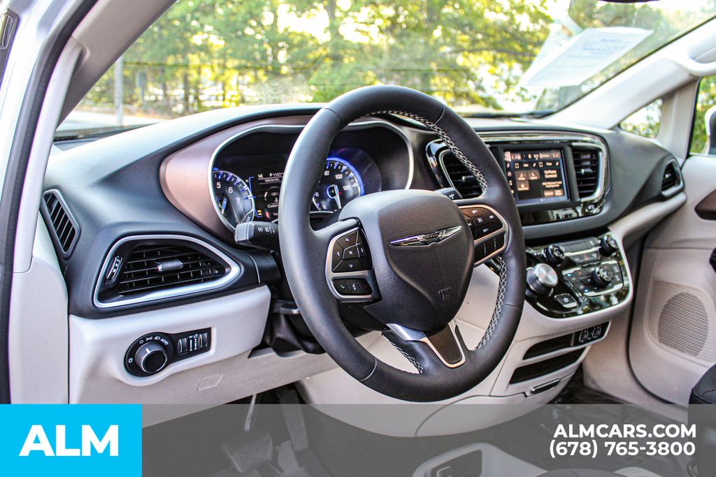 Used 2023 Silver Chrysler LX image 35