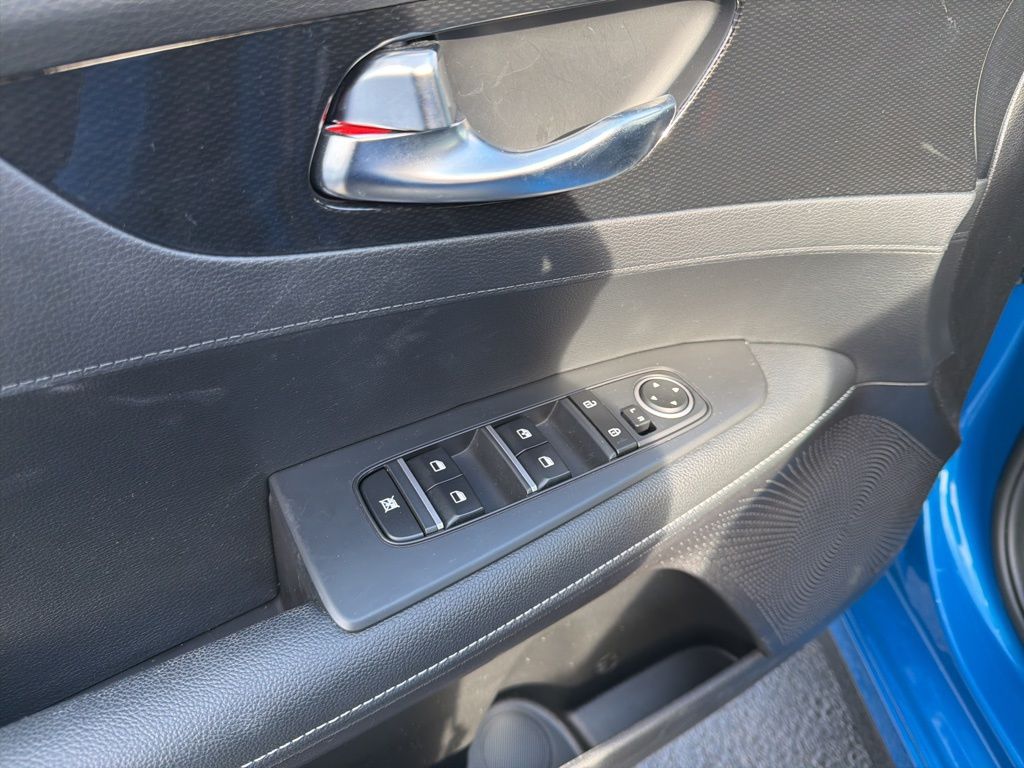 Thumbnail: 2023 Kia Forte - 27