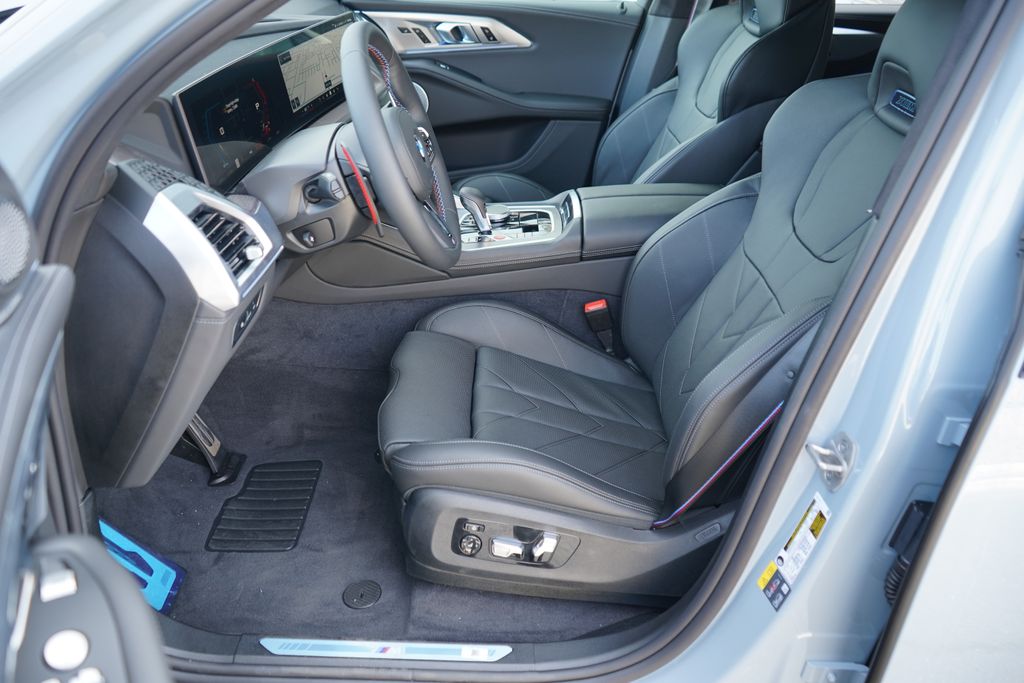 Thumbnail: 2026 BMW XM - 10