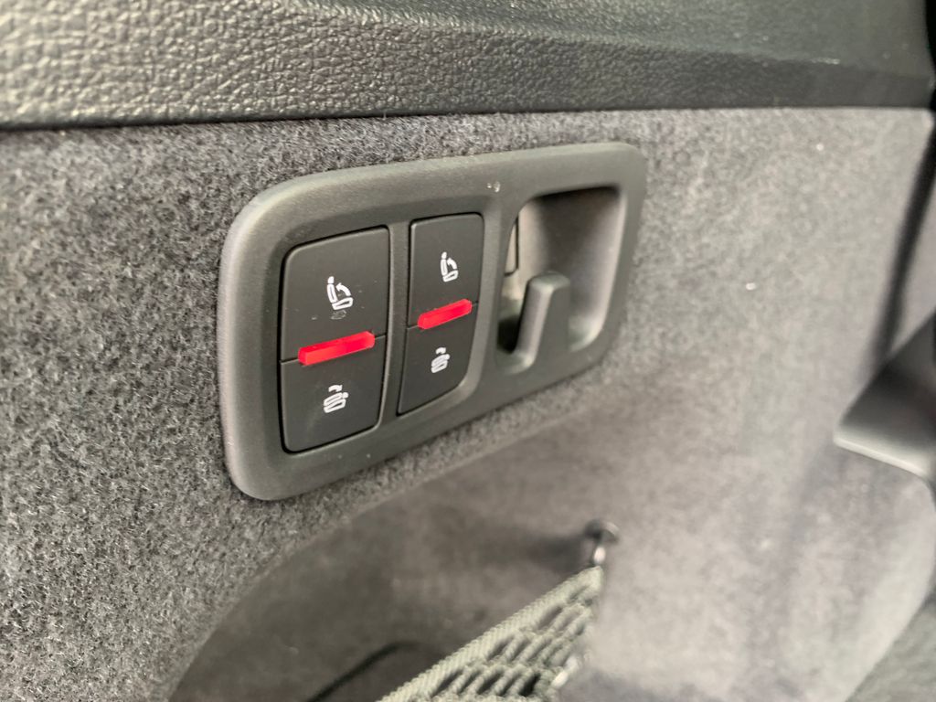 Thumbnail: 2025 Audi Q7 - 16