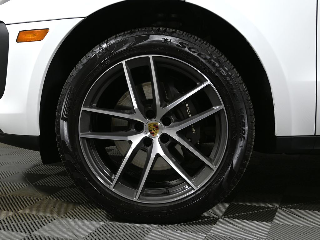 Thumbnail: 2024 Porsche Macan - 12