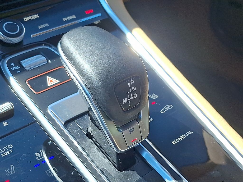 Thumbnail: 2023 Porsche Panamera - 19