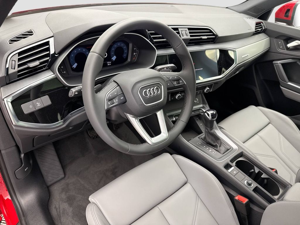 Thumbnail: 2025 Audi Q3 - 10