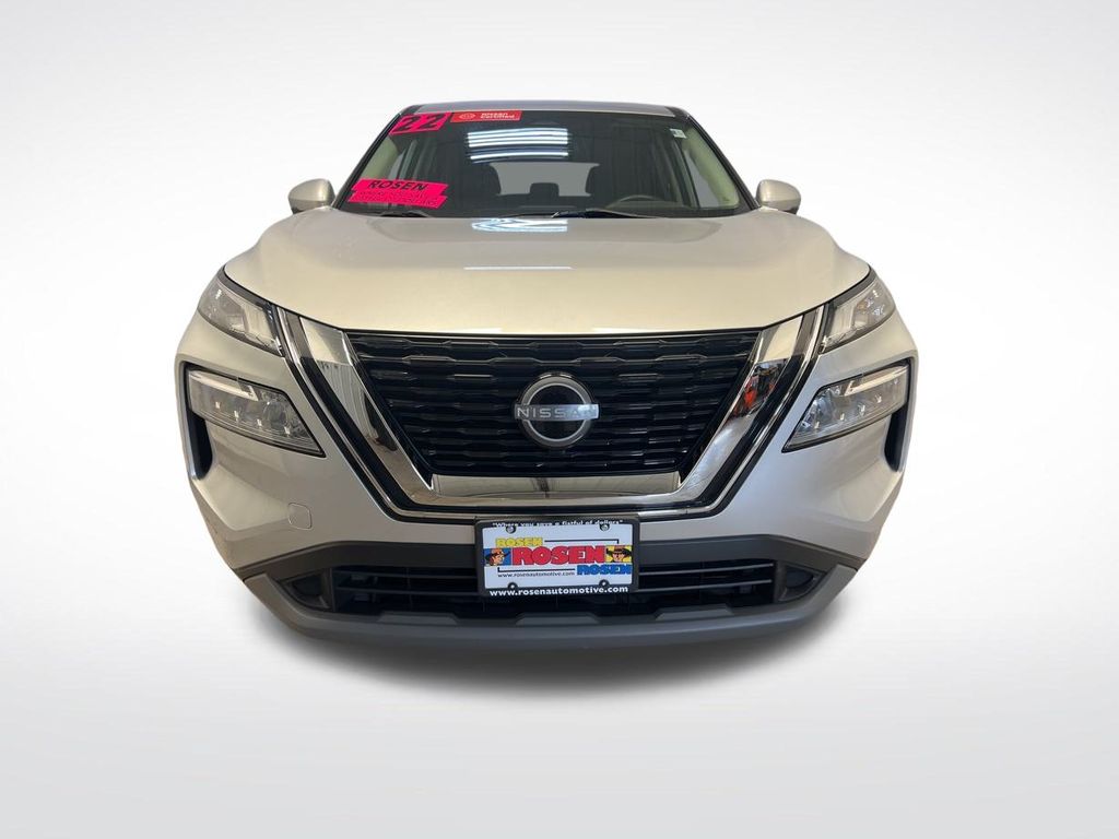 2022 Nissan Rogue SV photo