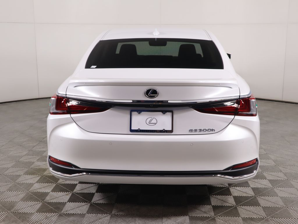 Used 2025 White Lexus 300h Luxury image 6