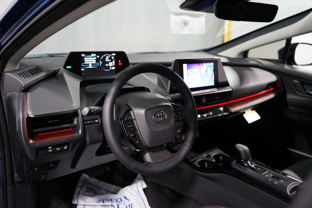2025 Toyota Prius Plug-in 11