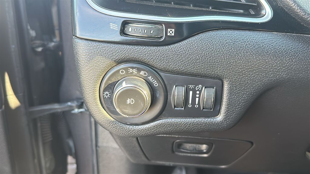 2020 Jeep Cherokee Latitude Plus Gray at South Houston Nissan