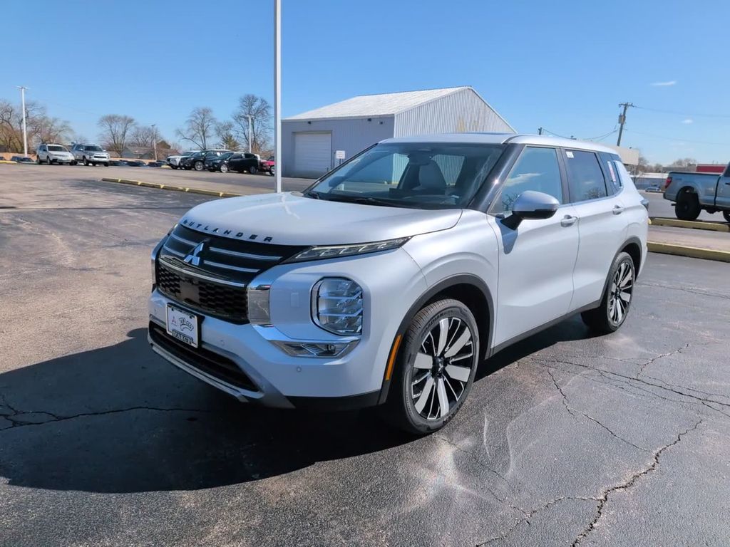 New 2026 White Mitsubishi SE image 16