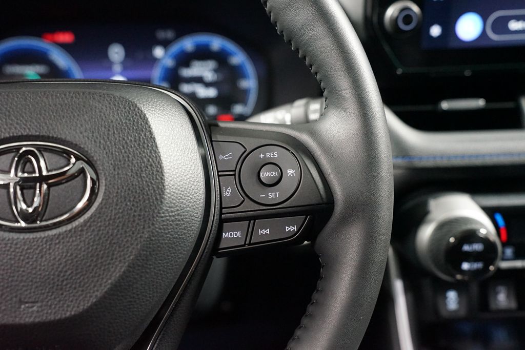 Thumbnail: 2025 Toyota RAV4 - 13