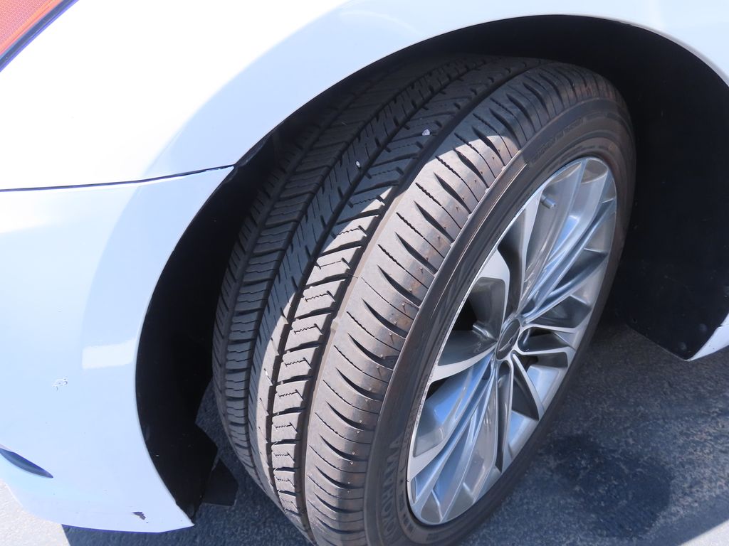 Thumbnail: 2015 Hyundai Genesis - 14