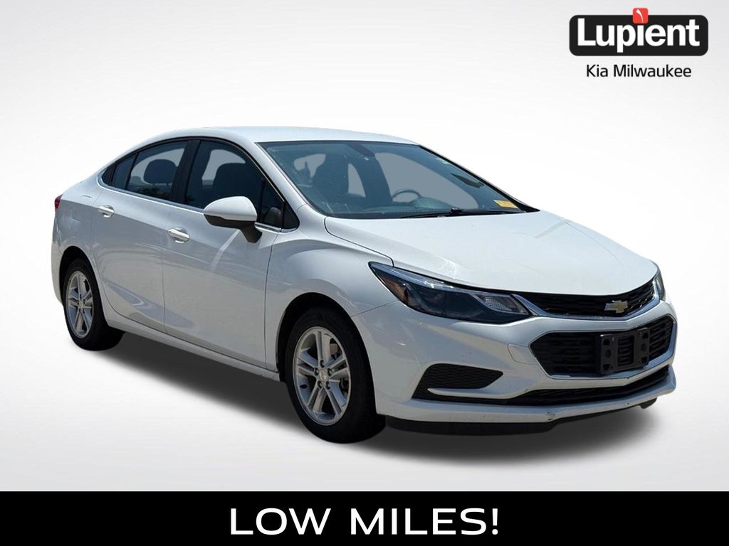 Summit White 2017 Chevrolet Cruze Sedan Front-Wheel Drive 6-Speed Automatic