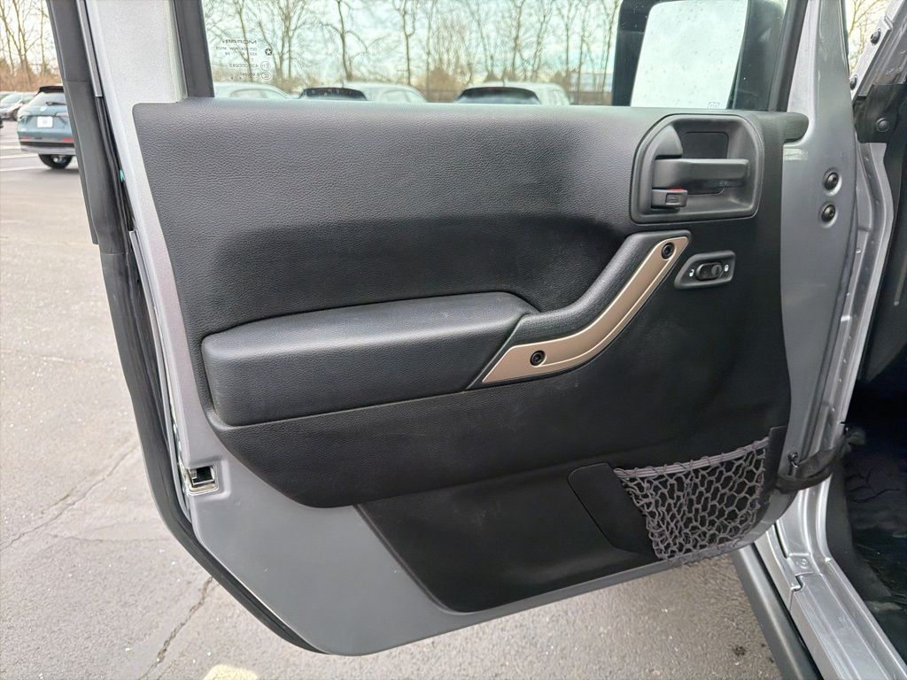 Thumbnail: 2017 Jeep Wrangler - 16