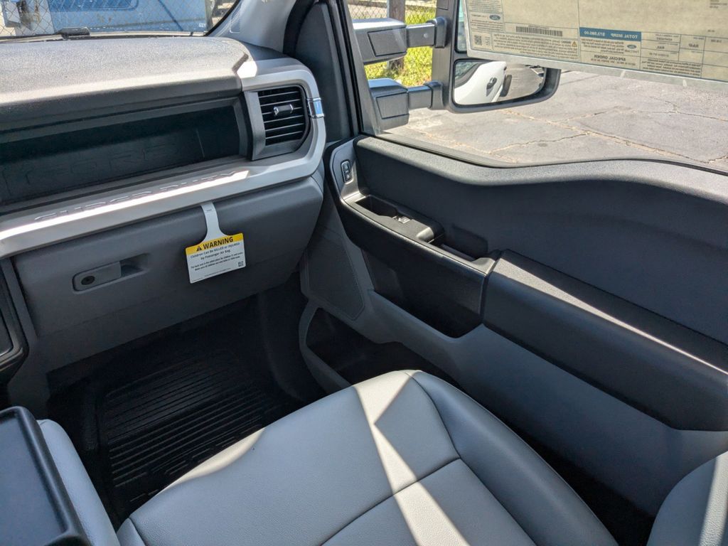 2025 Ford F-350 Super Duty XL