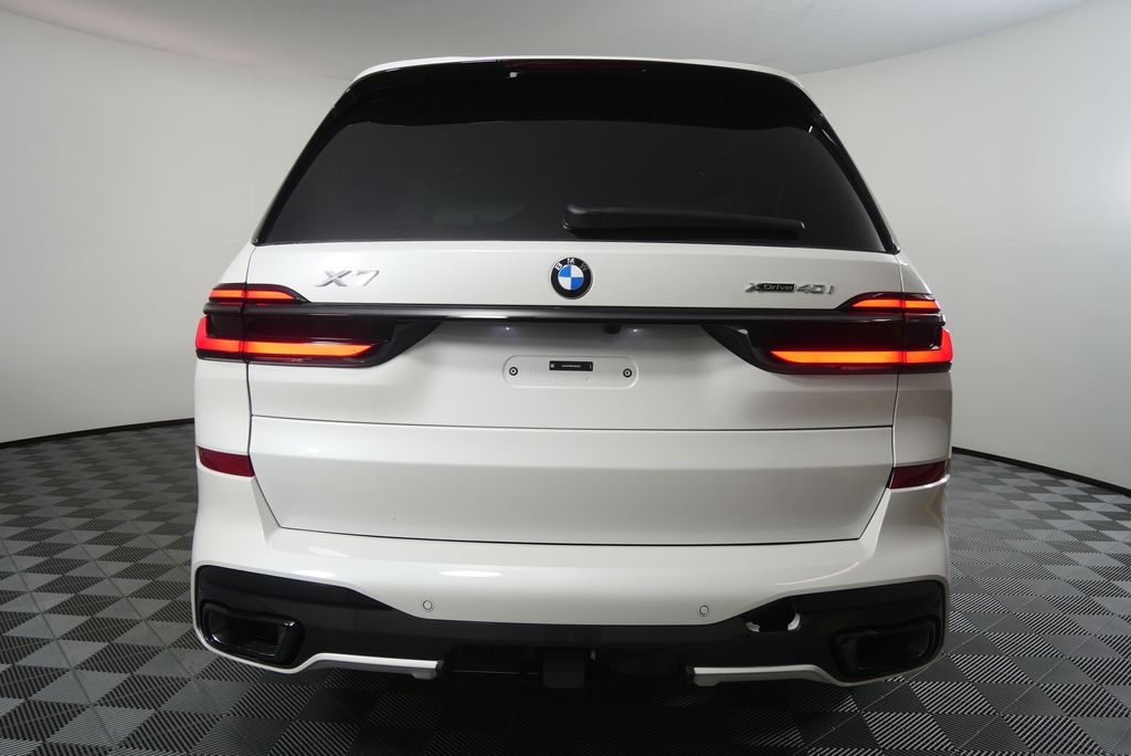 Thumbnail: 2026 BMW X7 - 4