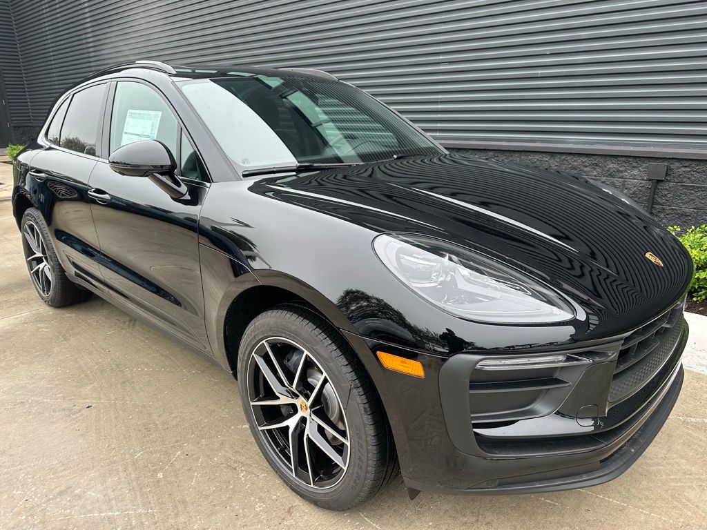 2025 Porsche Macan  13