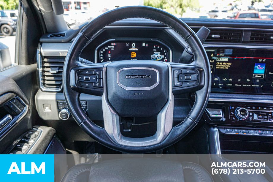 Used 2024 White GMC Denali image 27