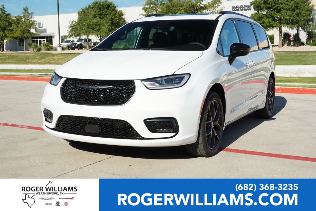 Used 2024 Chrysler Pacifica