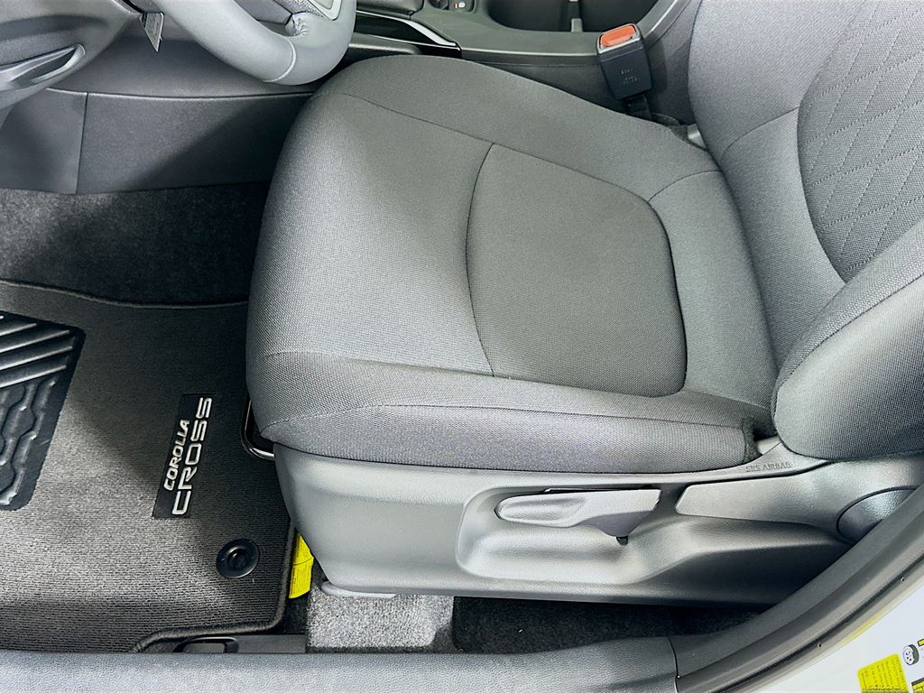 Thumbnail: 2025 Toyota Corolla Cross - 19