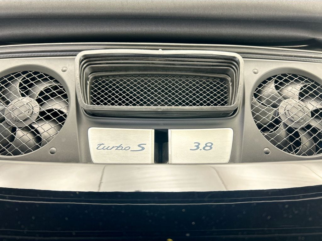 Thumbnail: 2019 Porsche 911 - 25