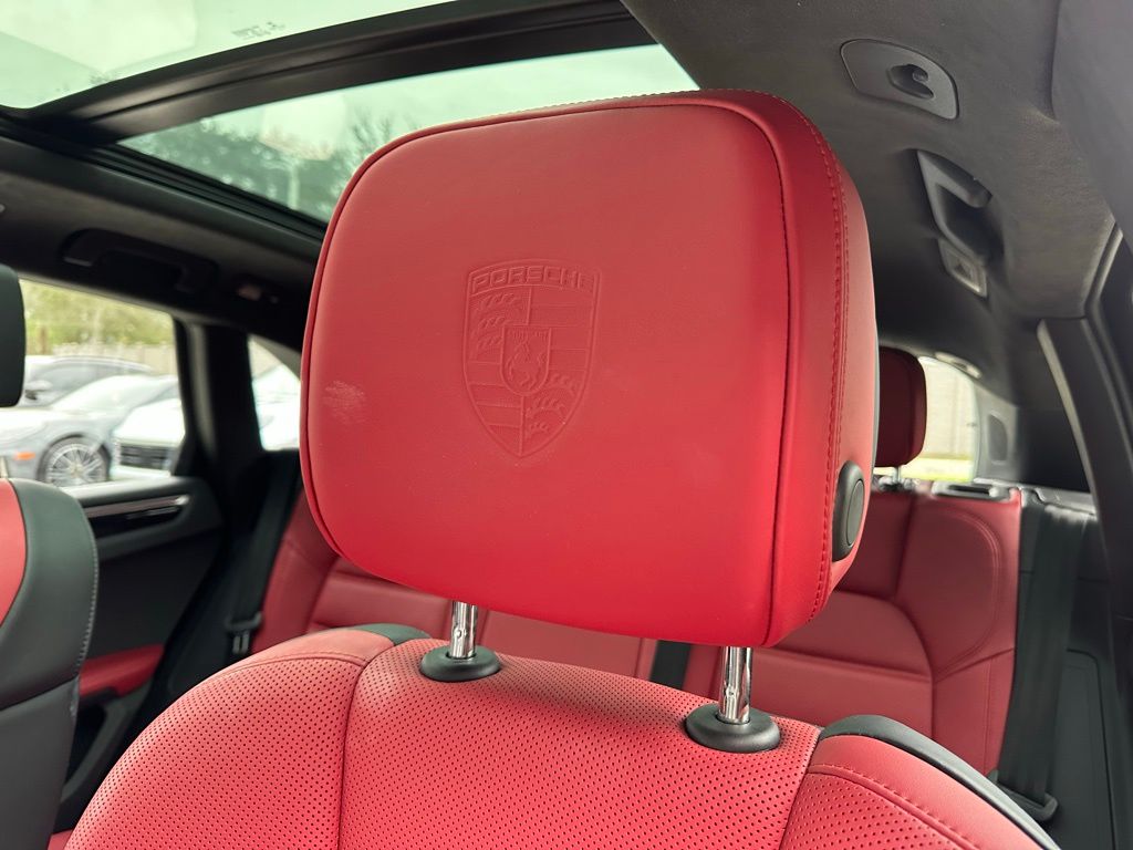 Thumbnail: 2021 Porsche Macan - 24