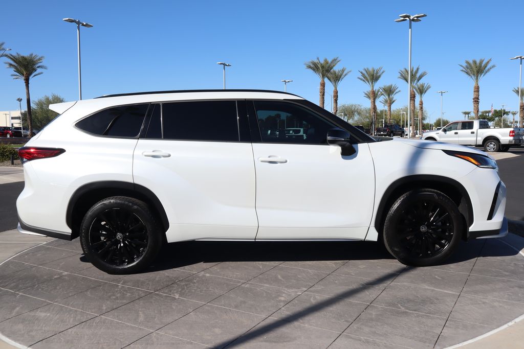 Thumbnail: 2023 Toyota Highlander - 4