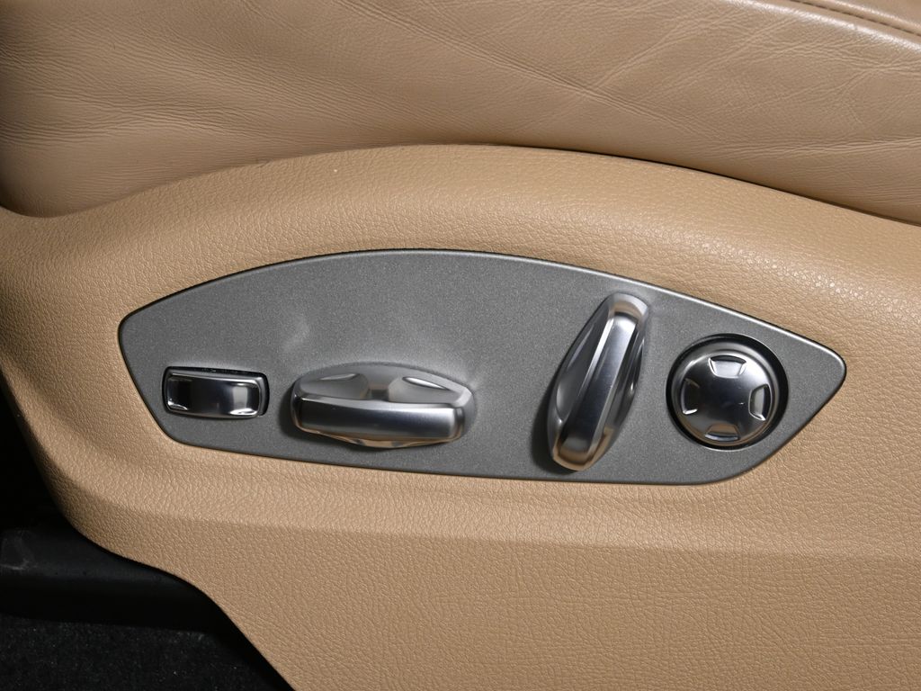 Thumbnail: 2024 Porsche Macan - 31