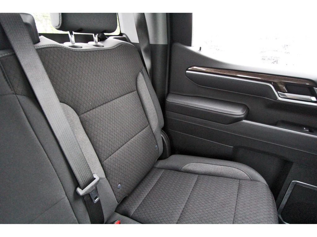 2026 Chevrolet Silverado 1500 RST - 11