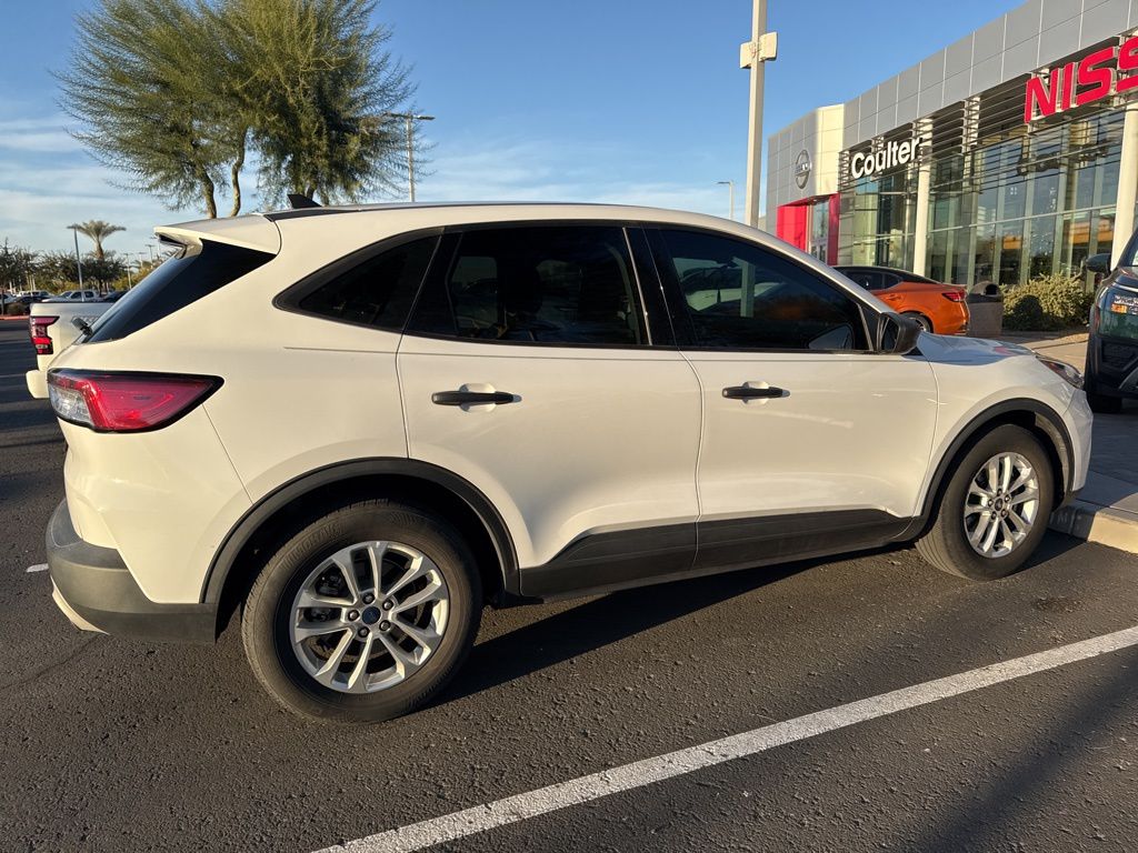 2022 Ford Escape S 4