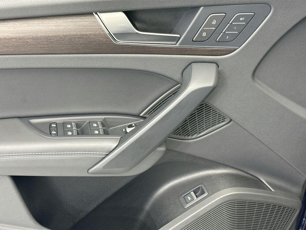 Thumbnail: 2025 Audi Q5 - 22