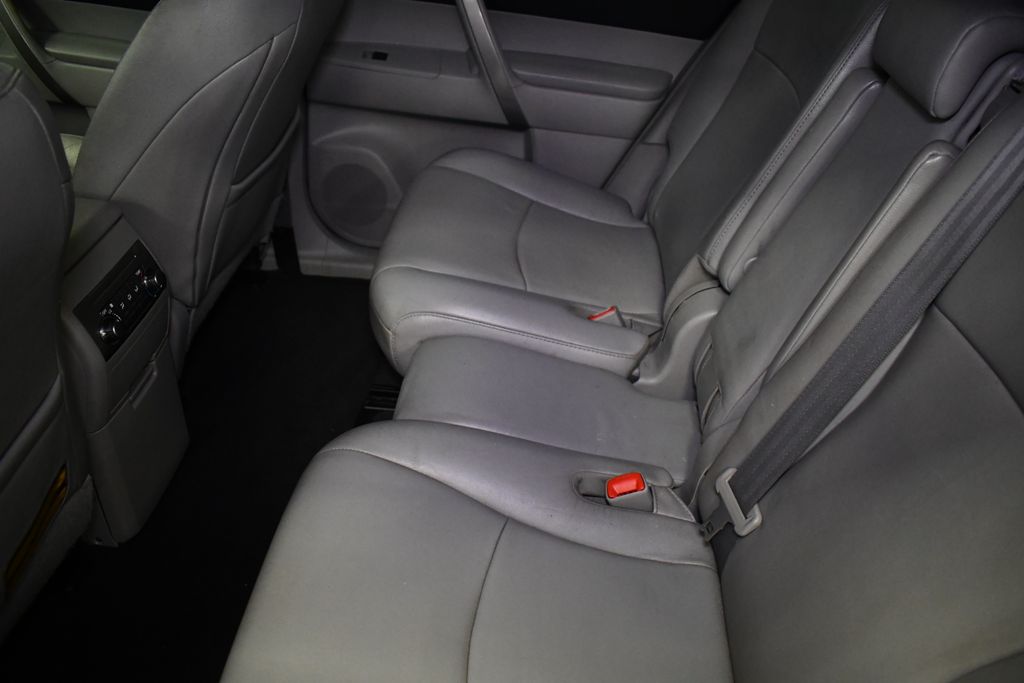 Thumbnail: 2012 Toyota Highlander - 29