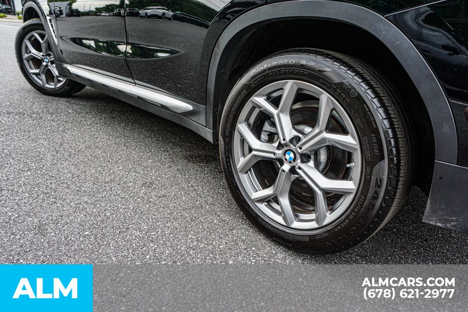 Used 2025 Black BMW xDrive30i image 16