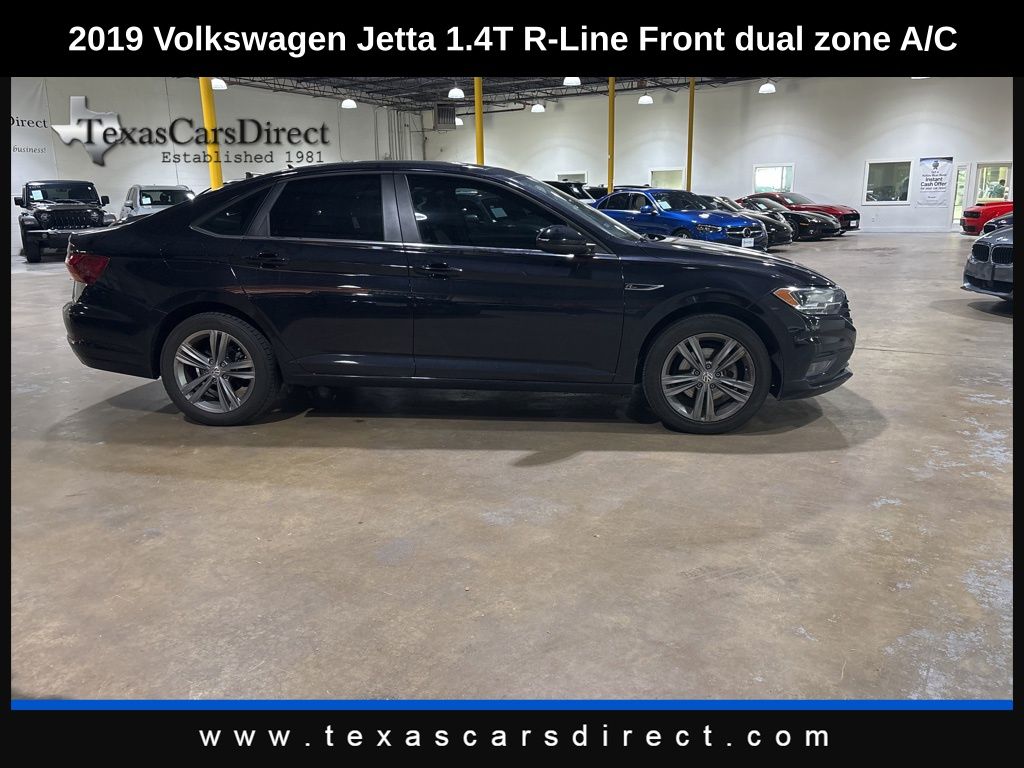 2019 Volkswagen Jetta R-Line photo