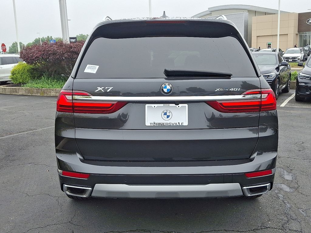 2022 BMW X7 xDrive40i 5